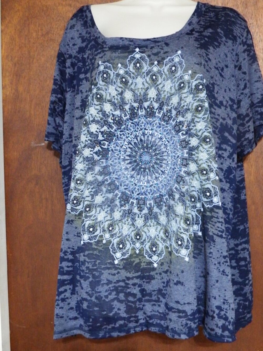 Women's blue t-shirt with front & back design. Size 26/28W